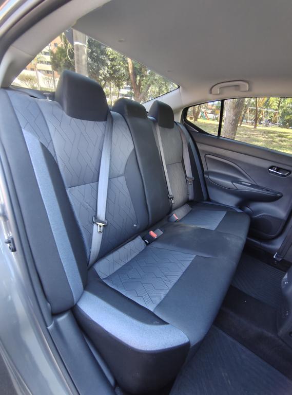 NISSAN Versa Sedan - Foto