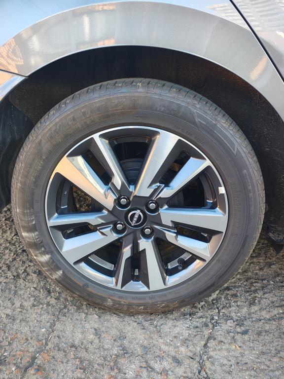 NISSAN Versa Sedan - Foto