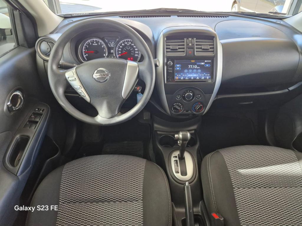 NISSAN Versa Sedan - Foto