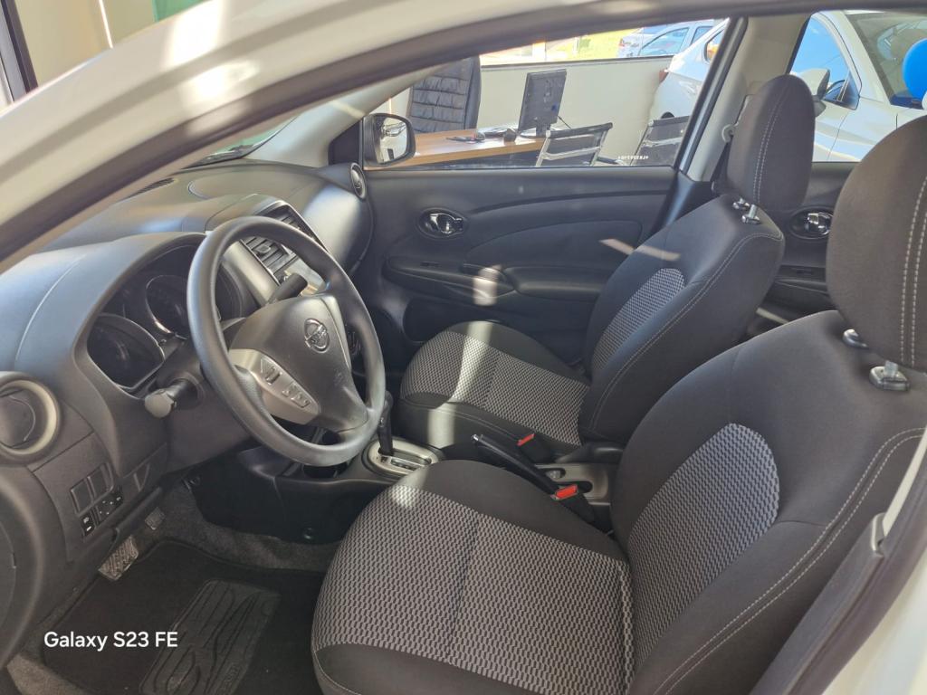 NISSAN Versa Sedan - Foto