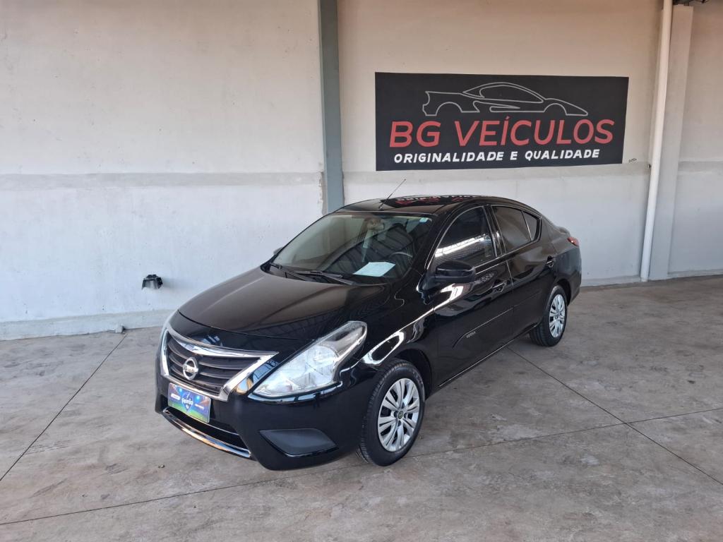 NISSAN Versa Sedan - Foto
