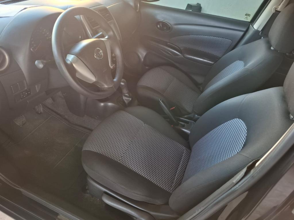 NISSAN Versa Sedan - Foto