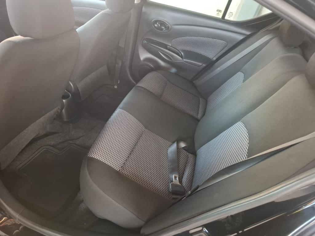 NISSAN Versa Sedan - Foto