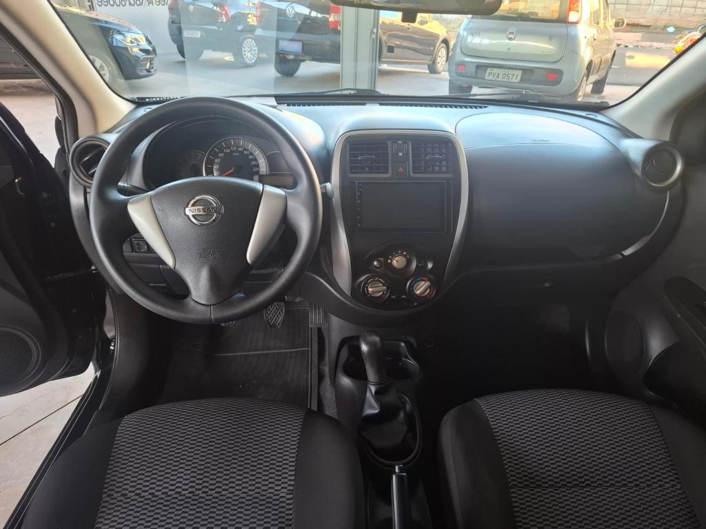 NISSAN Versa Sedan - Foto