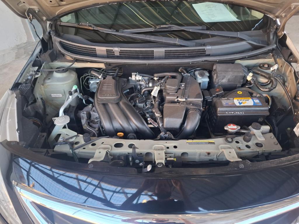 NISSAN Versa Sedan - Foto