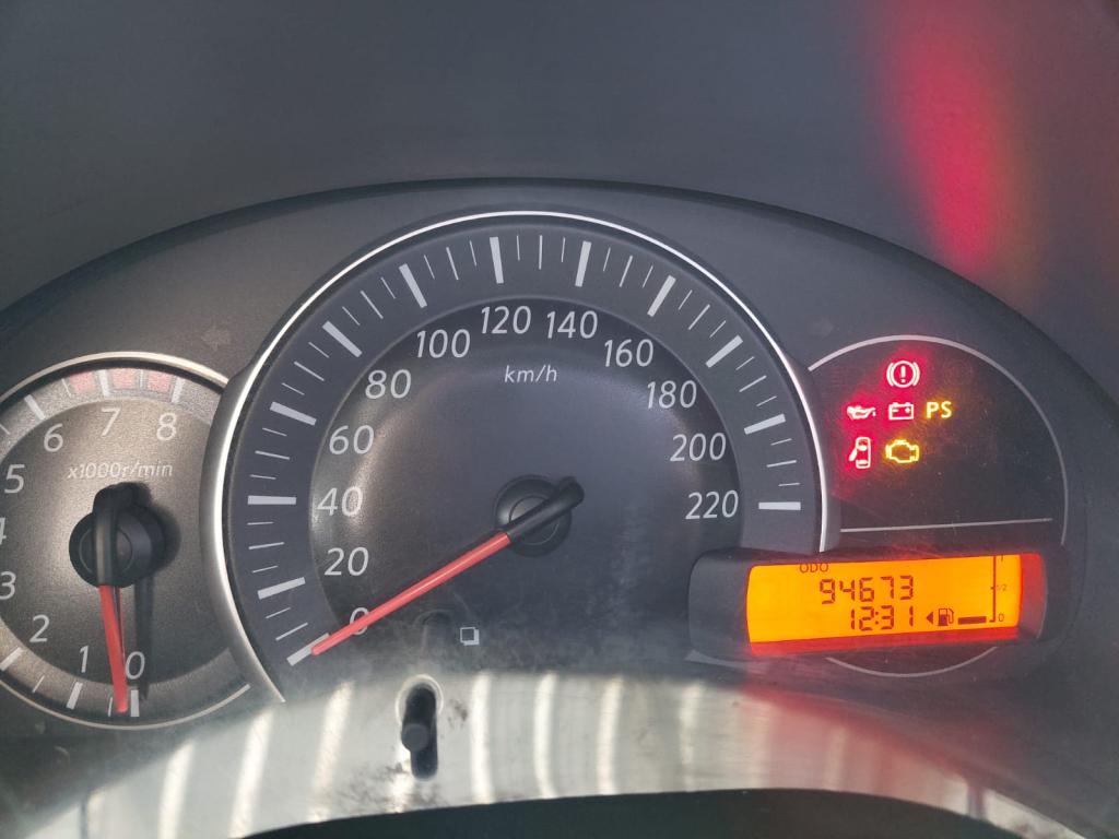 NISSAN Versa Sedan - Foto