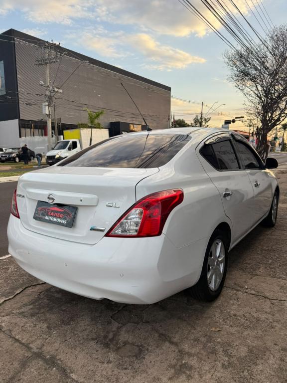 NISSAN Versa Sedan - Foto