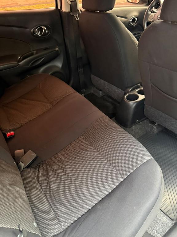 NISSAN Versa Sedan - Foto