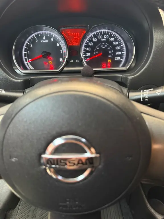 NISSAN Versa Sedan - Foto