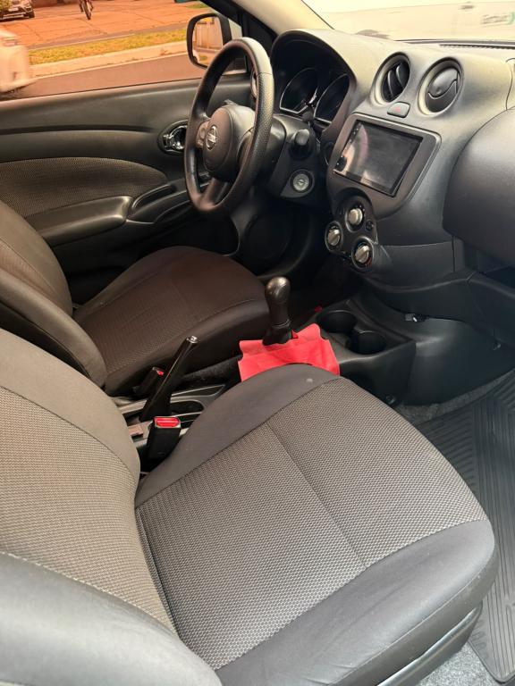 NISSAN Versa Sedan - Foto