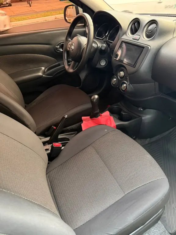 NISSAN Versa Sedan - Foto