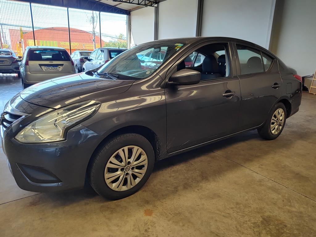 NISSAN Versa Sedan - Foto