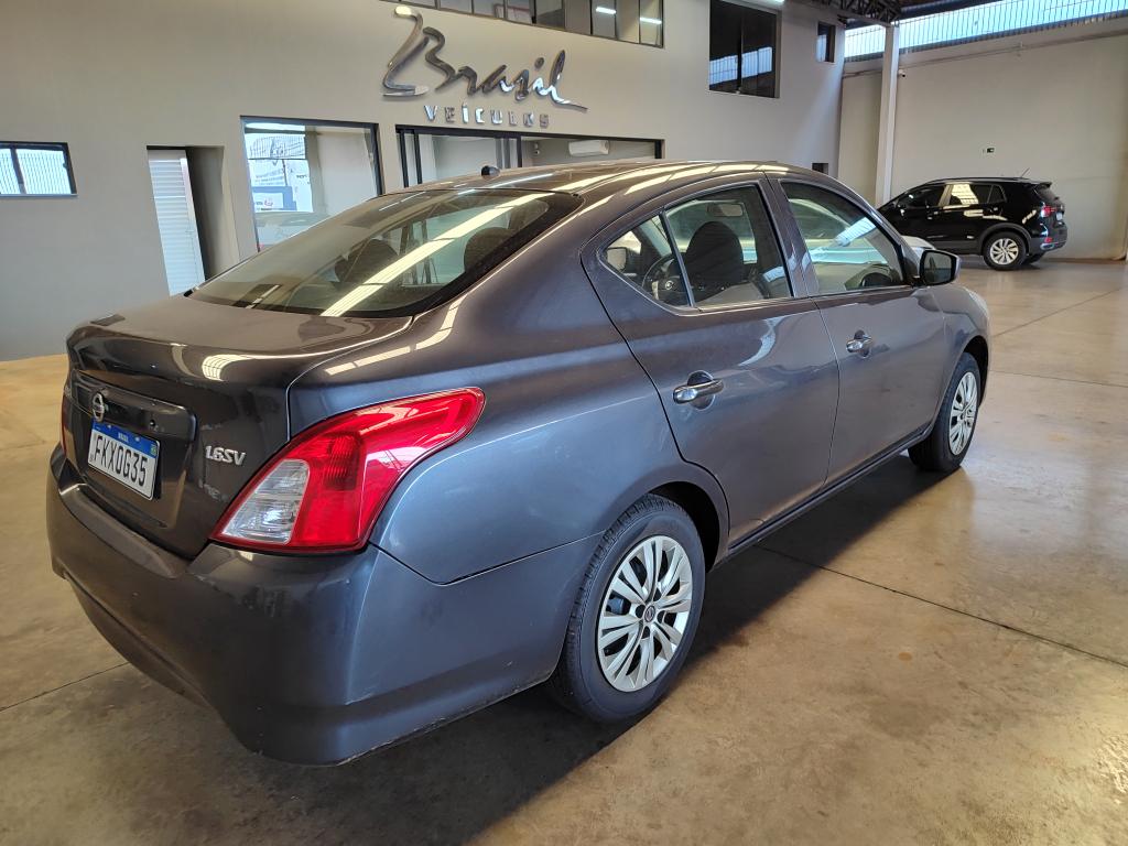 NISSAN Versa Sedan - Foto