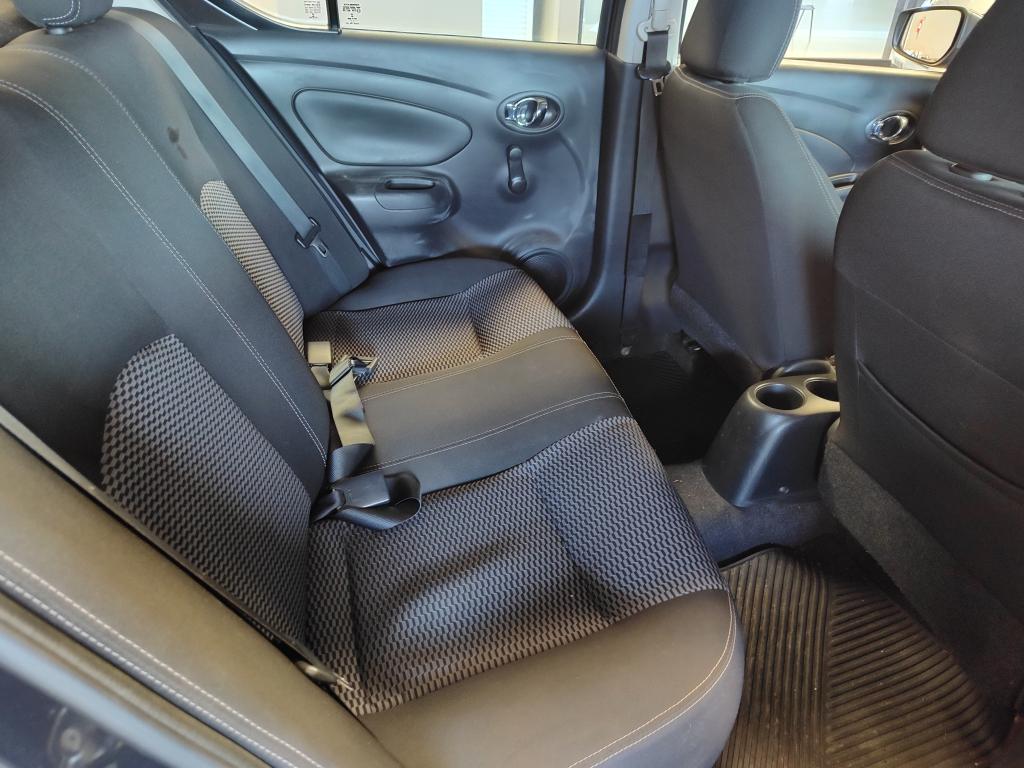 NISSAN Versa Sedan - Foto