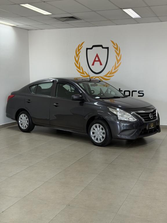 NISSAN Versa Sedan - Foto