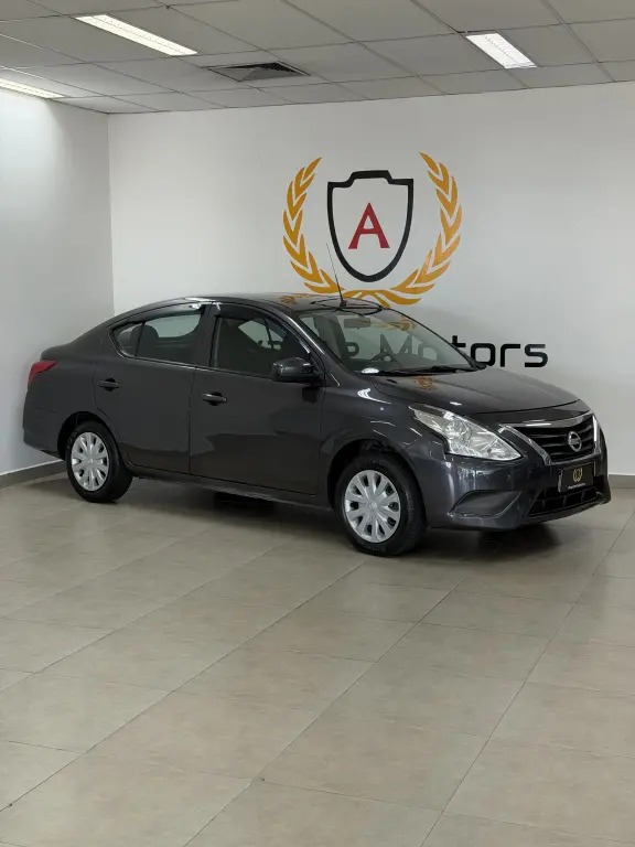 NISSAN Versa Sedan - Foto
