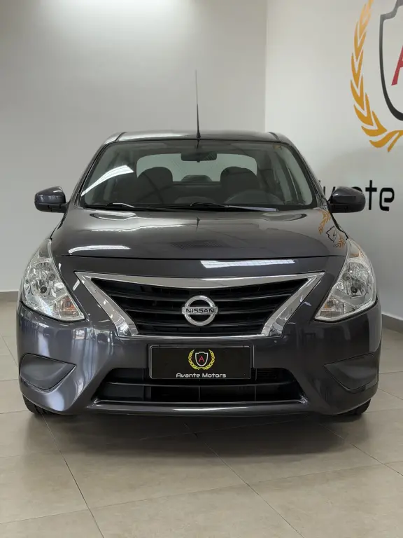 NISSAN Versa Sedan - Foto