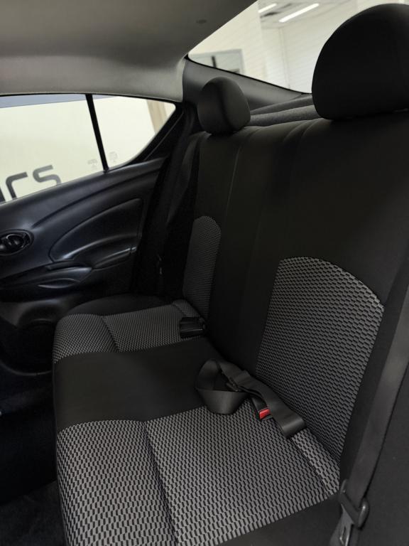 NISSAN Versa Sedan - Foto
