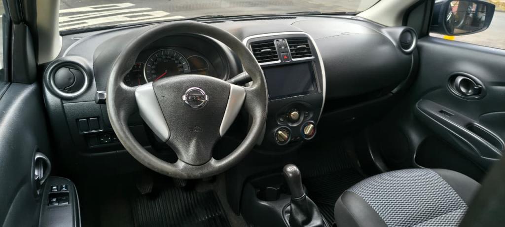 NISSAN Versa Sedan - Foto
