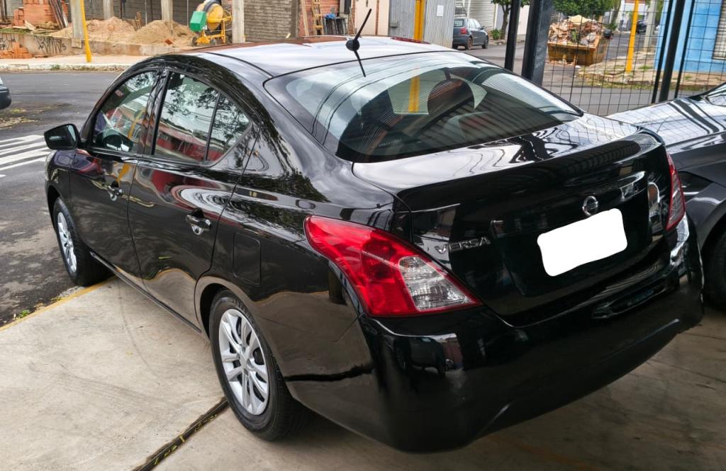 NISSAN Versa Sedan - Foto