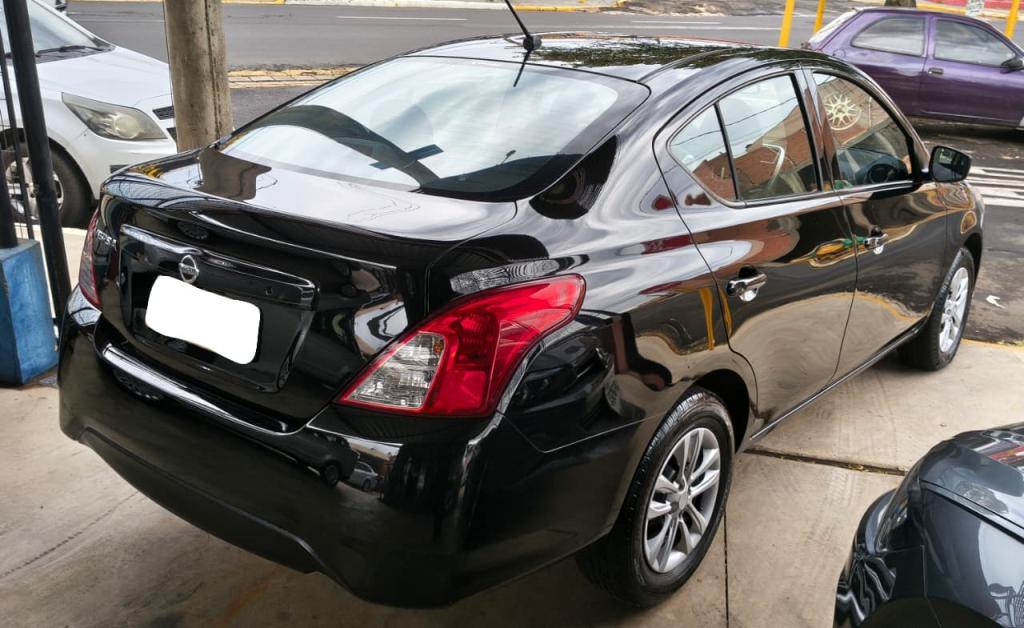 NISSAN Versa Sedan - Foto