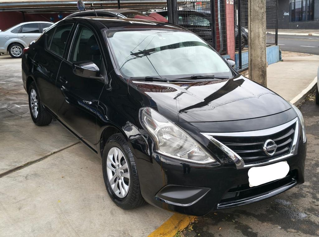 NISSAN Versa Sedan - Foto