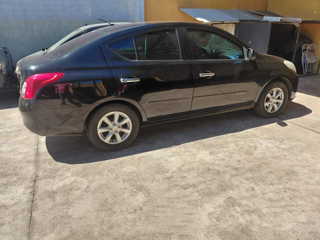 NISSAN Versa Sedan - Foto