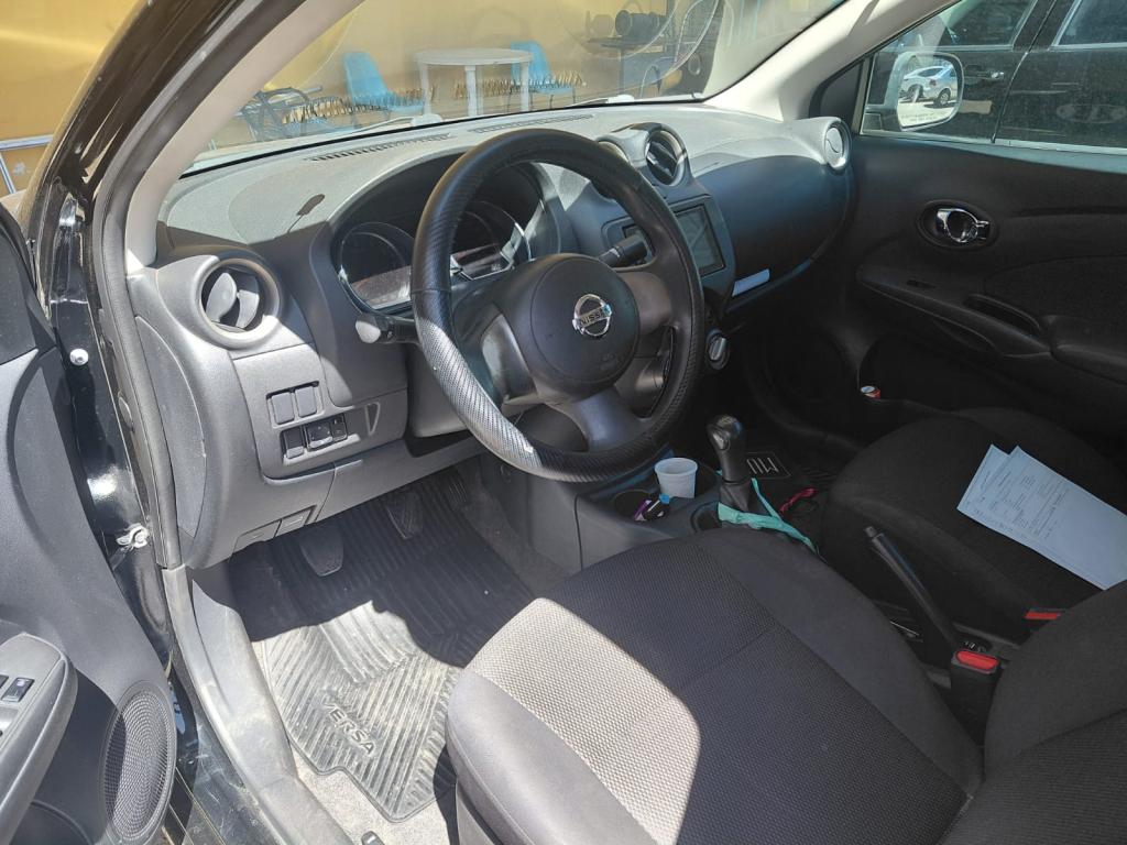 NISSAN Versa Sedan - Foto
