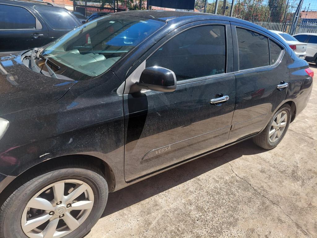 NISSAN Versa Sedan - Foto