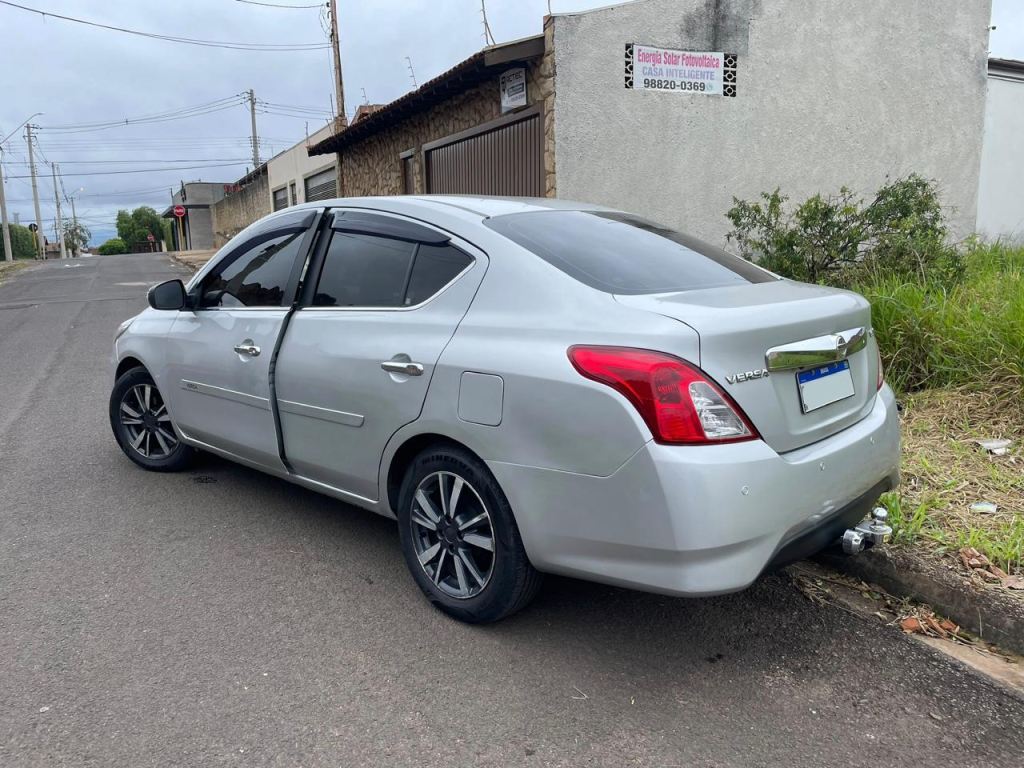 NISSAN Versa Sedan - Foto