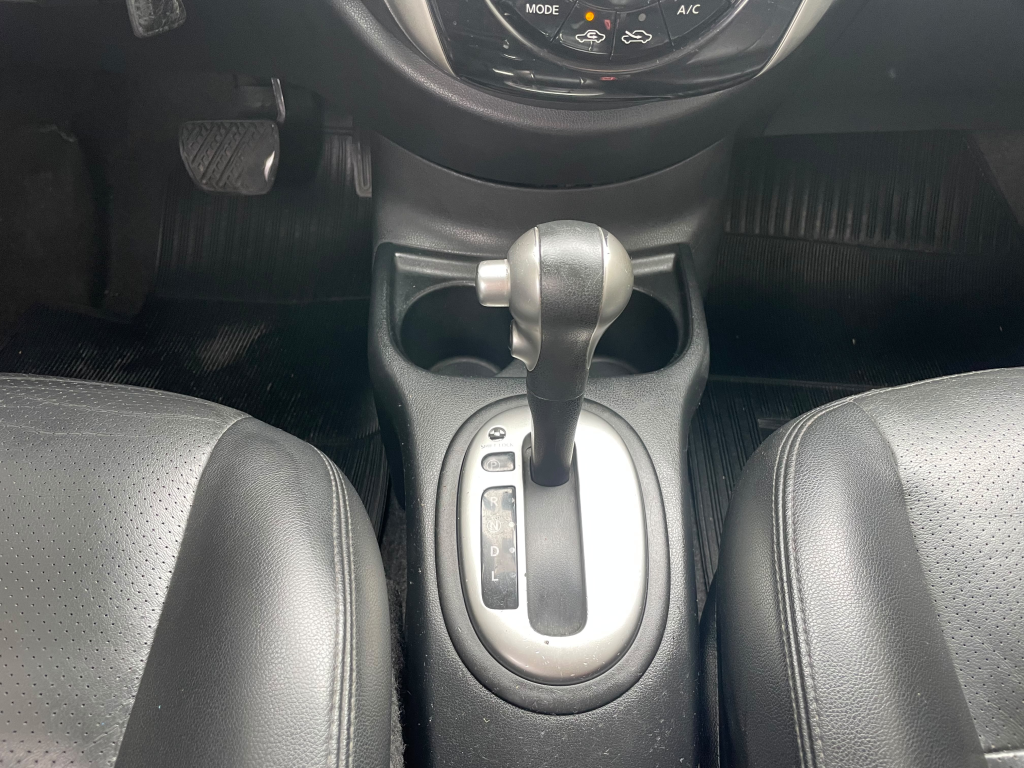 NISSAN Versa Sedan - Foto