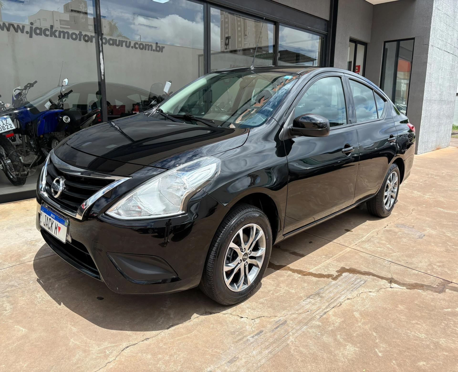 NISSAN Versa Sedan - Foto