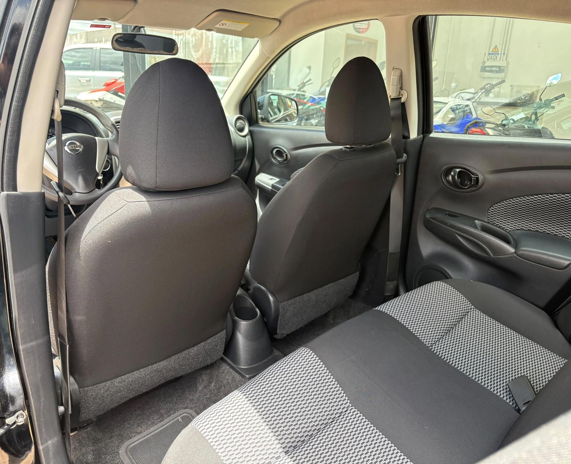 NISSAN Versa Sedan - Foto