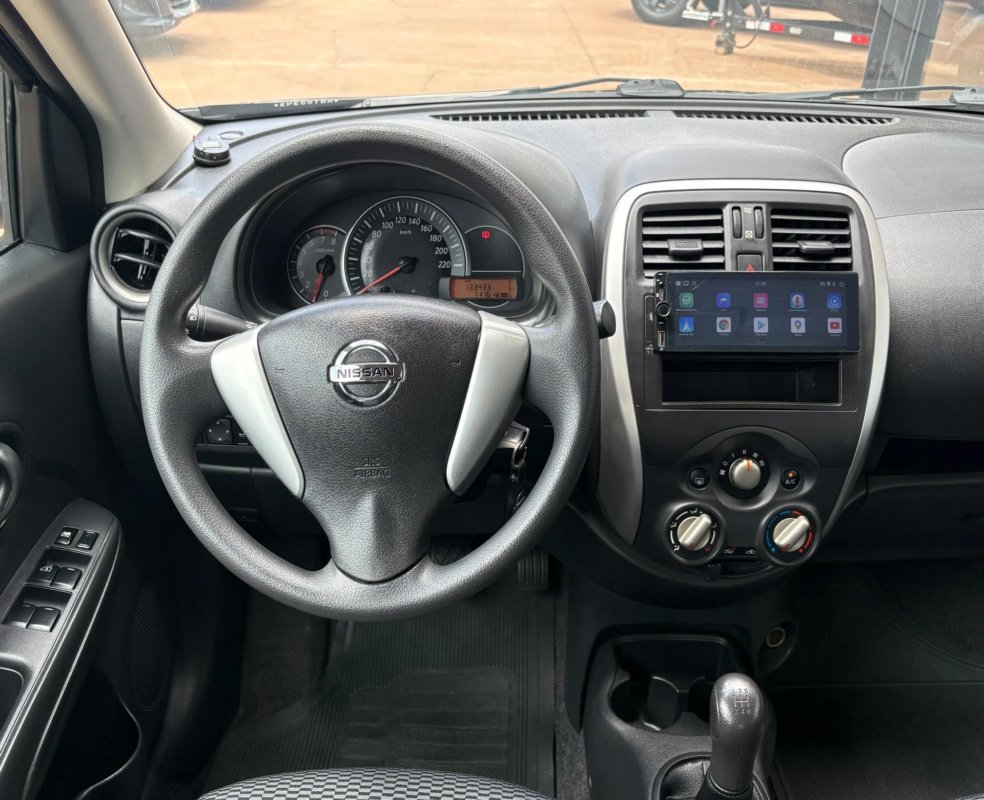 NISSAN Versa Sedan - Foto