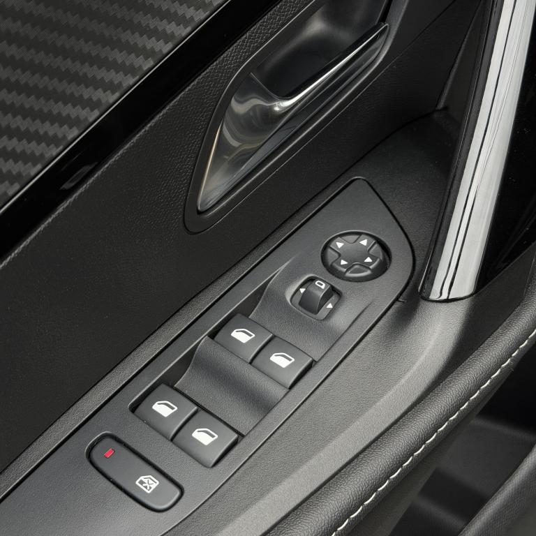PEUGEOT 2008 - Foto