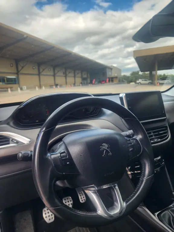 PEUGEOT 2008 - Foto