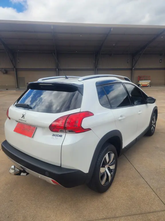 PEUGEOT 2008 - Foto