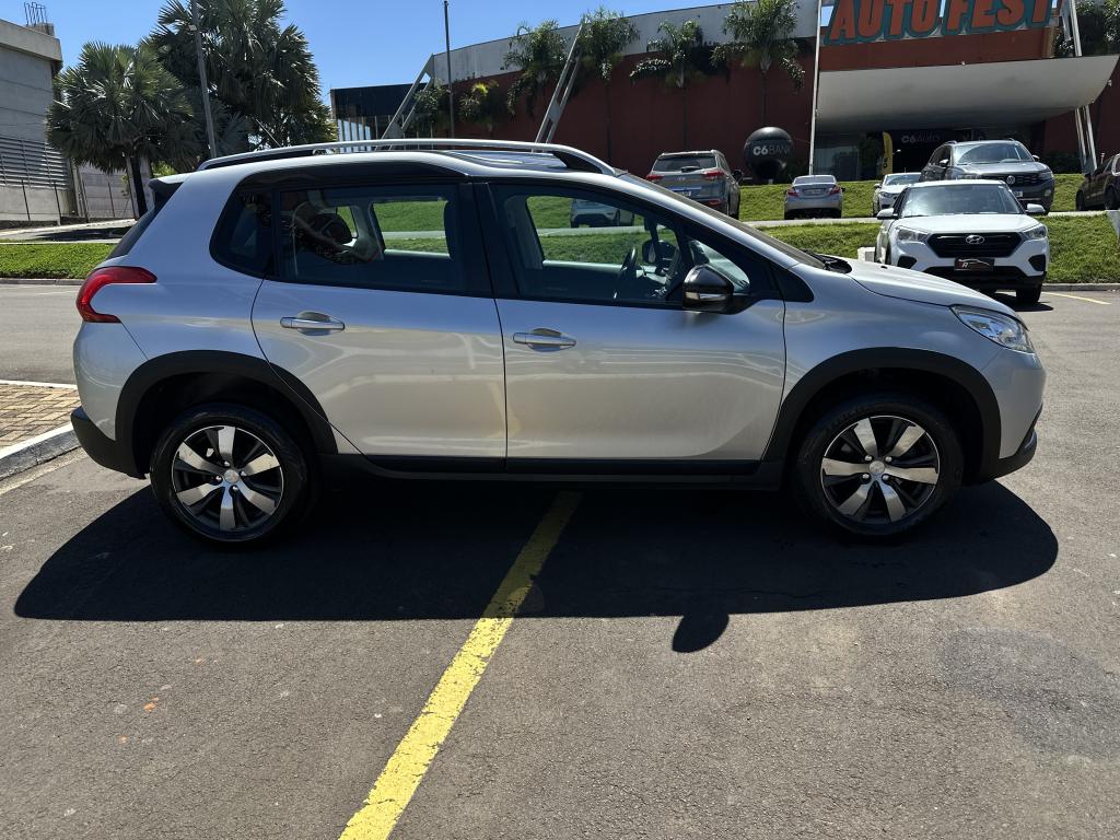 PEUGEOT 2008 - Foto