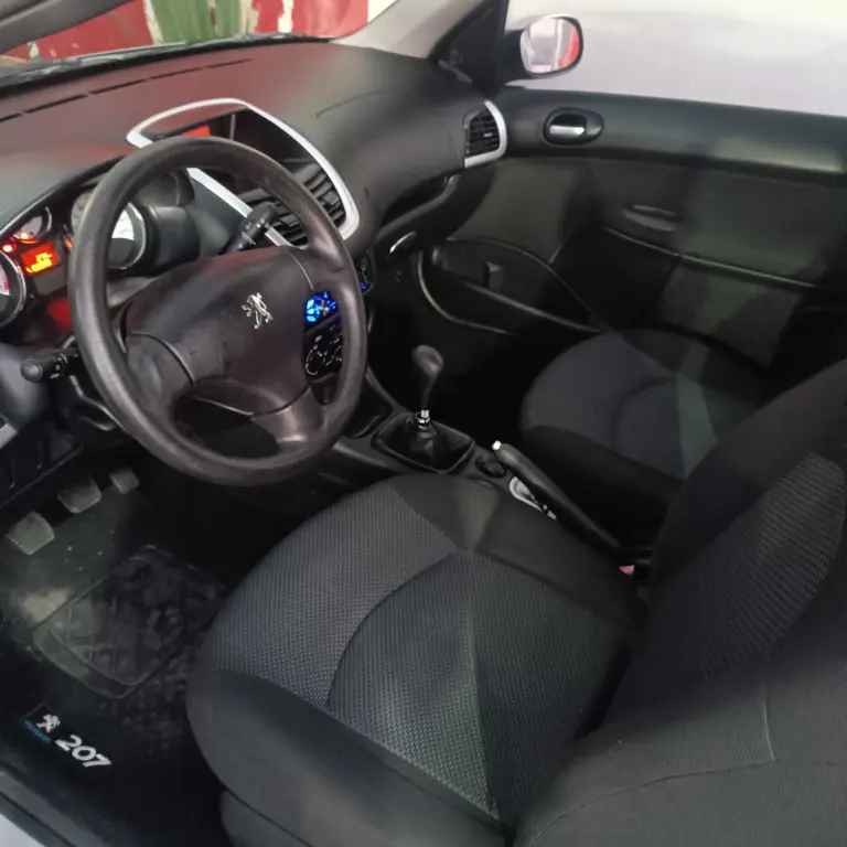 PEUGEOT 207 Hatch - Foto