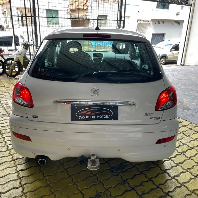 PEUGEOT 207 Hatch - Foto