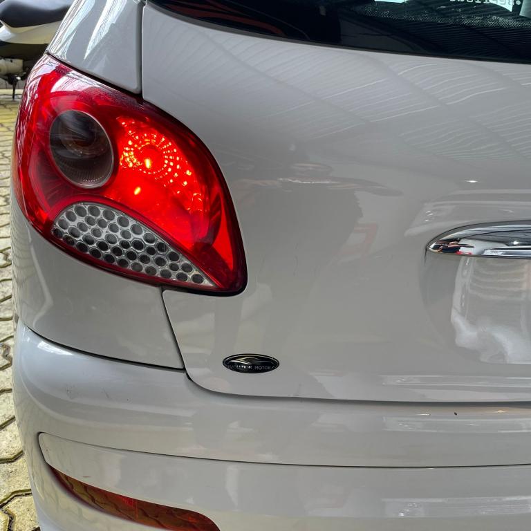 PEUGEOT 207 Hatch - Foto