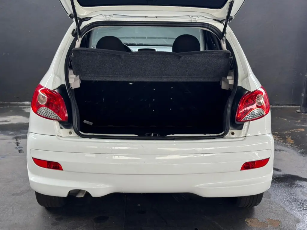 PEUGEOT 207 Hatch - Foto