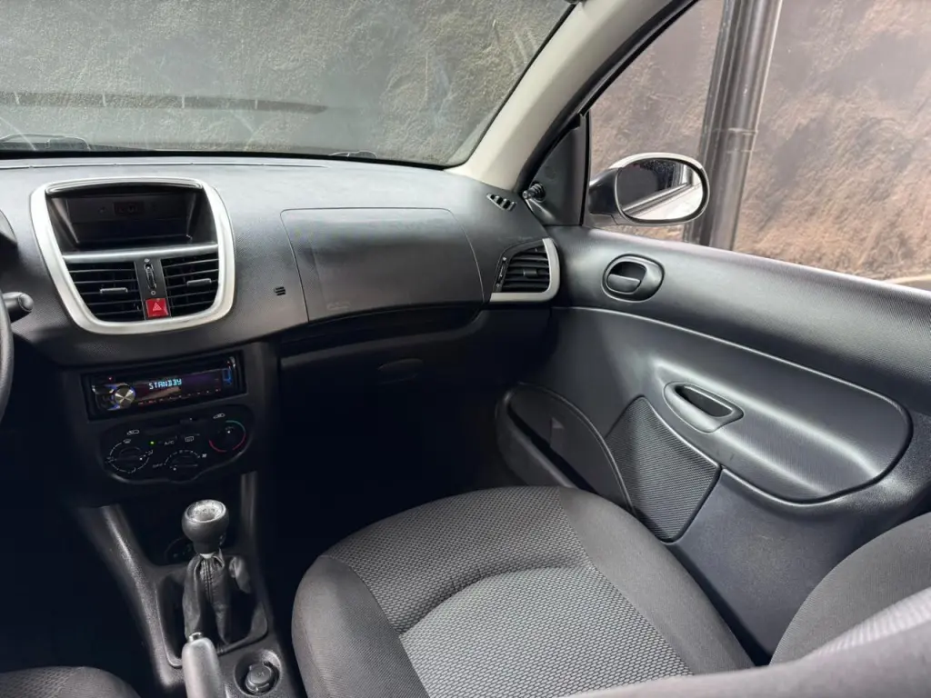 PEUGEOT 207 Hatch - Foto