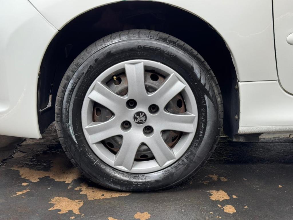PEUGEOT 207 Hatch - Foto