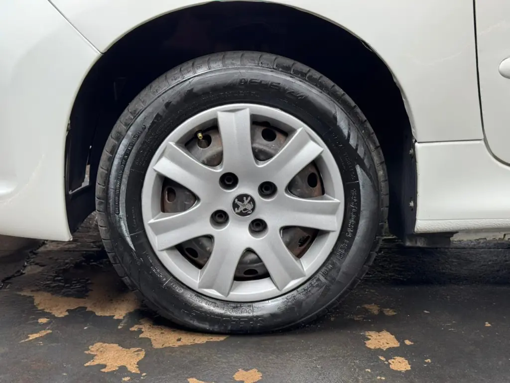 PEUGEOT 207 Hatch - Foto