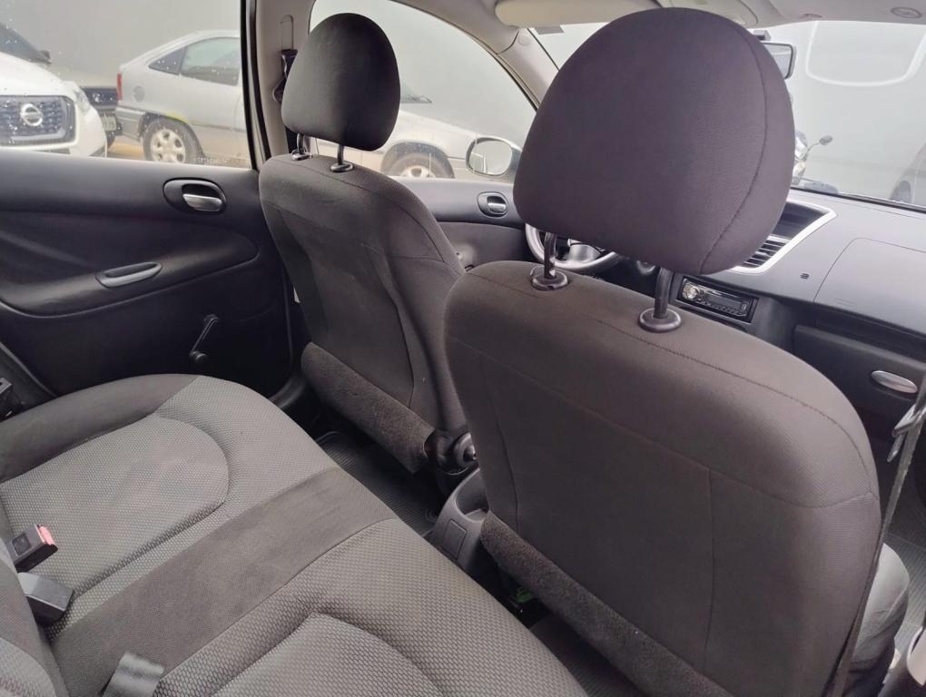 PEUGEOT 207 Hatch - Foto