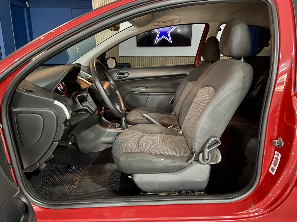 PEUGEOT 207 Hatch - Foto