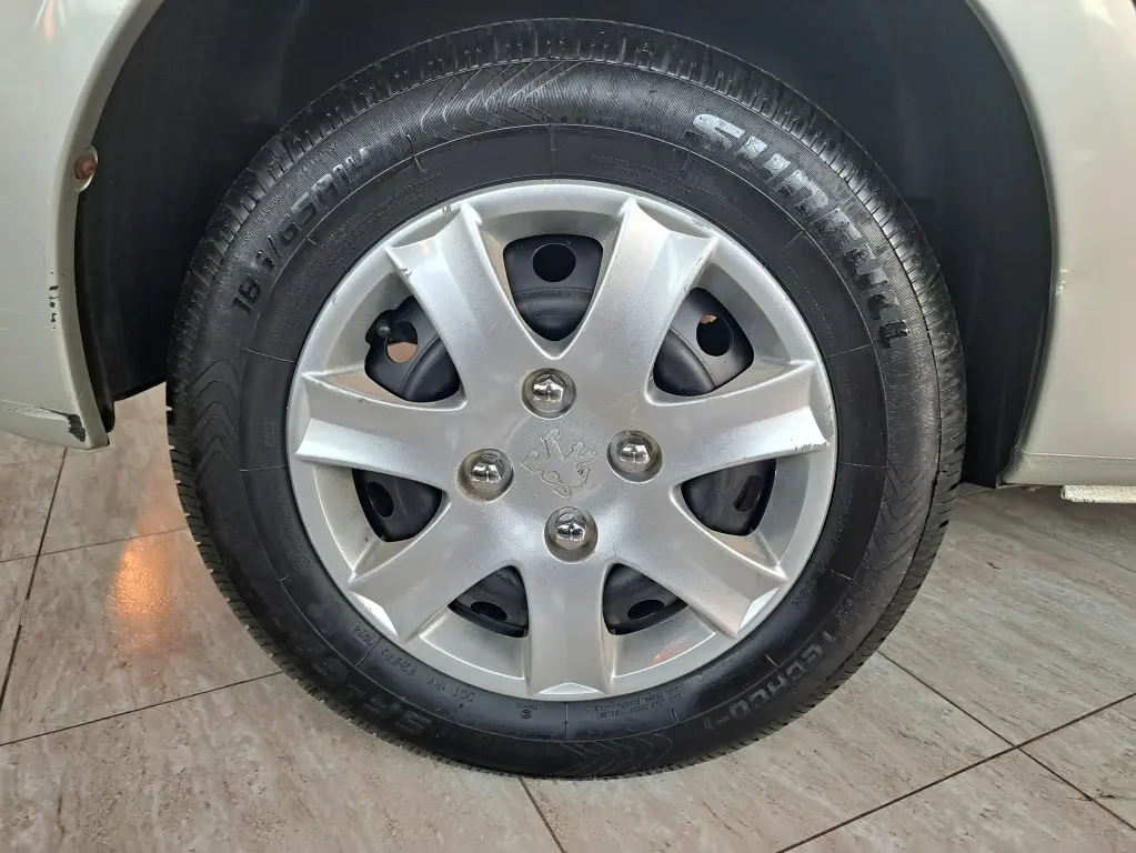 PEUGEOT 207 Hatch - Foto