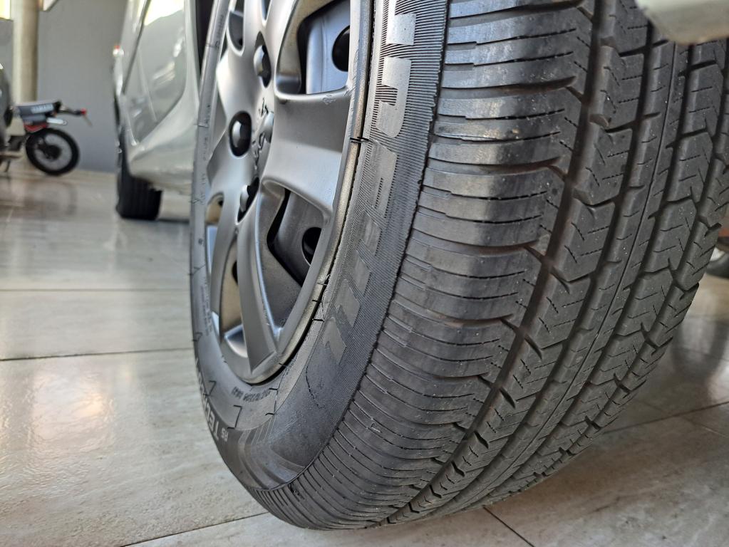 PEUGEOT 207 Hatch - Foto