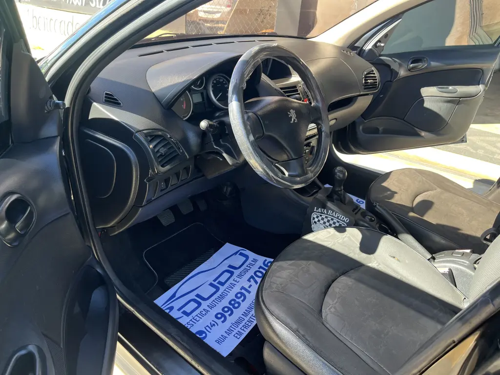 PEUGEOT 207 Hatch - Foto